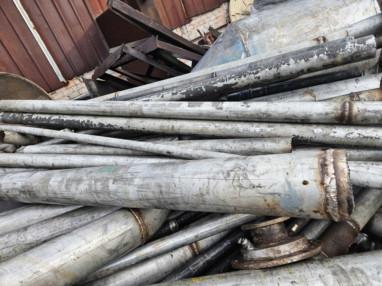 Thu Mua Inox Phế Liệu Gi&aacute; Cao TP.HCM & L&acirc;n Cận - Tận Nơi 24/7