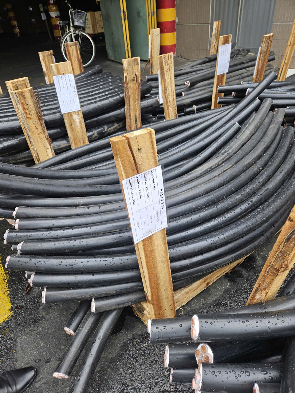 kho bãi phế liệu