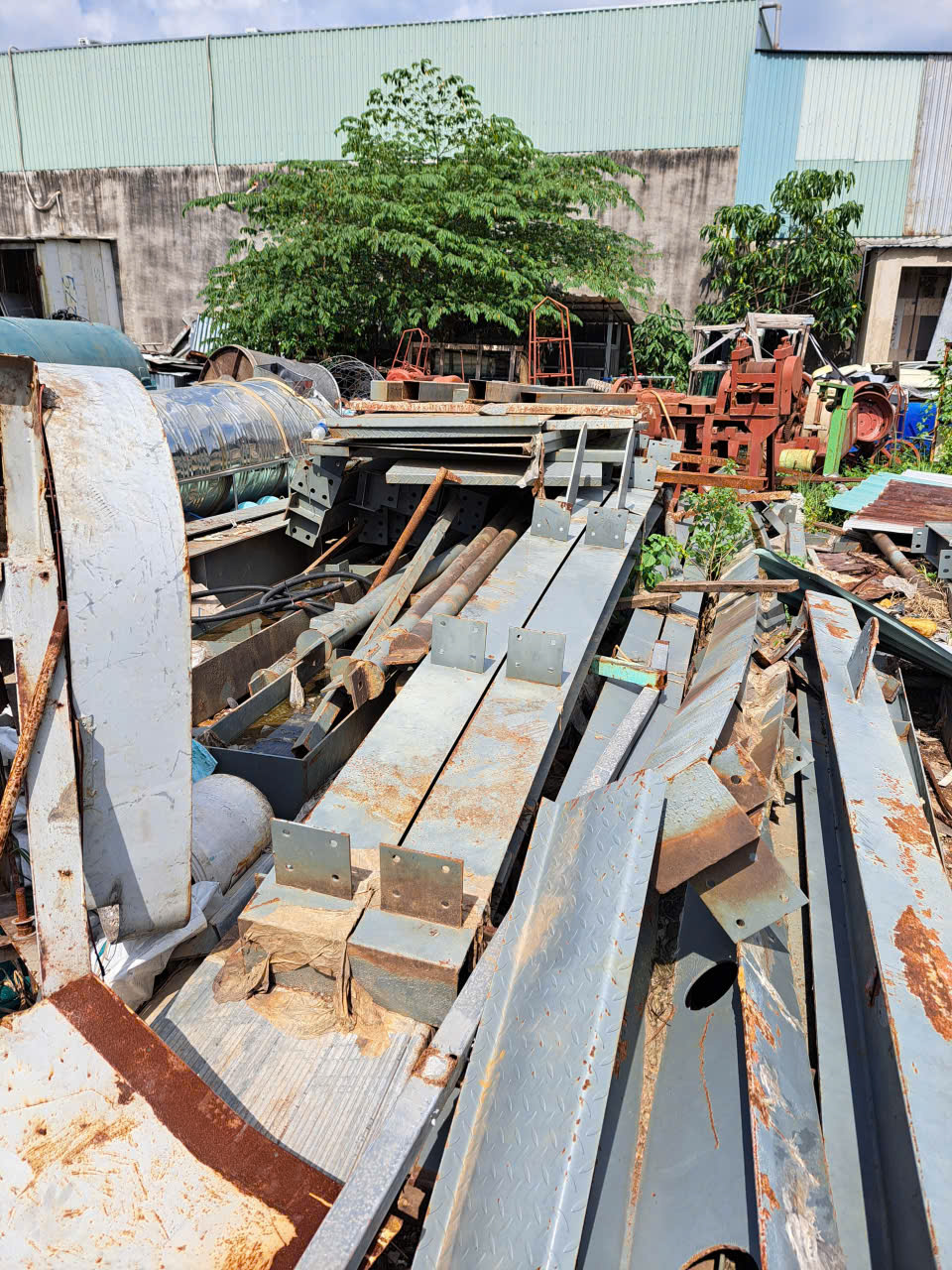 bãi tập kết phế liệu