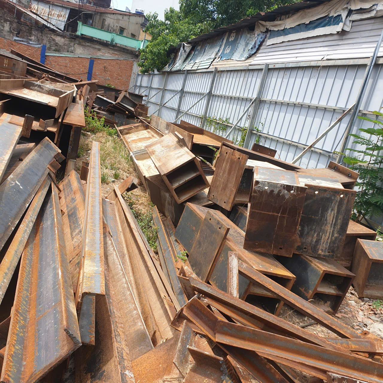 kho bãi phế liệu