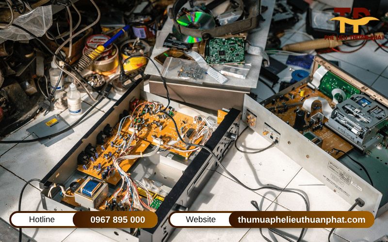 thu mua phế liệu điện tử số lượng lớn