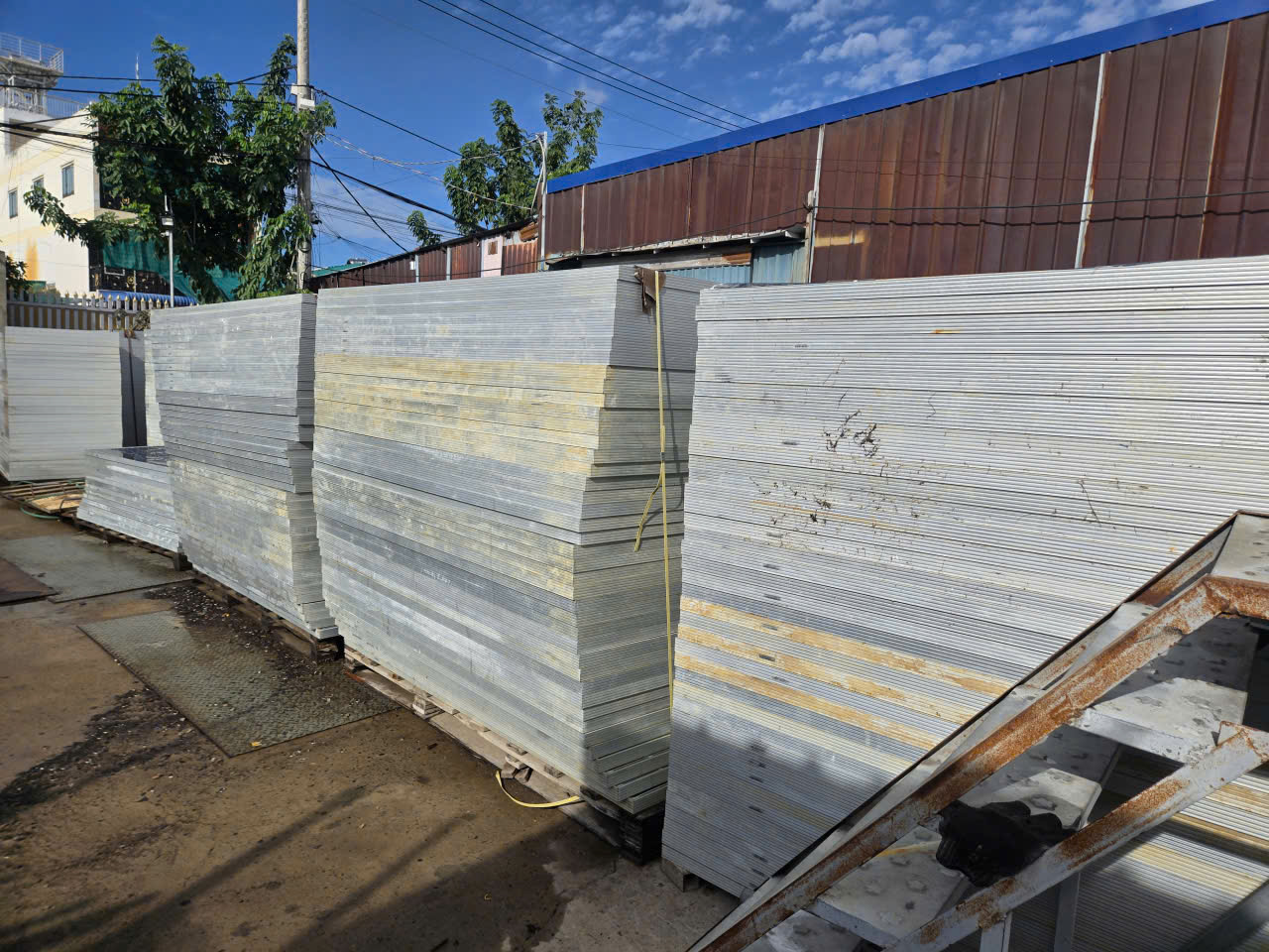 Thu mua tấm pin năng lượng mặt trời cũ giá cao tận nơi